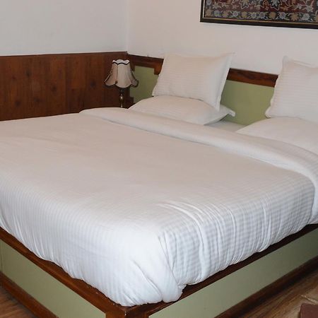 Standard Hotel And Resturant Srīnagar 外观 照片