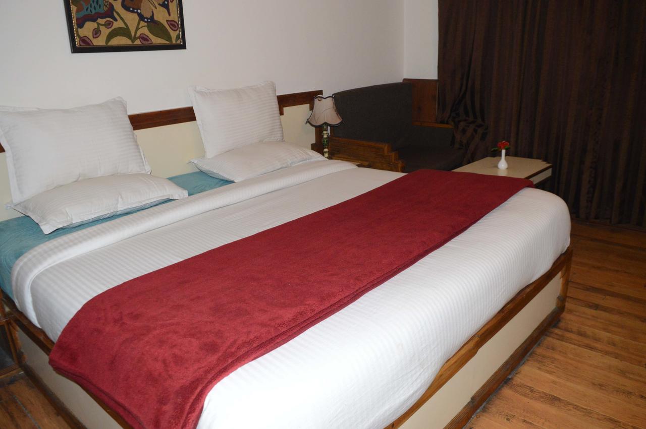 Standard Hotel And Resturant Srīnagar 外观 照片