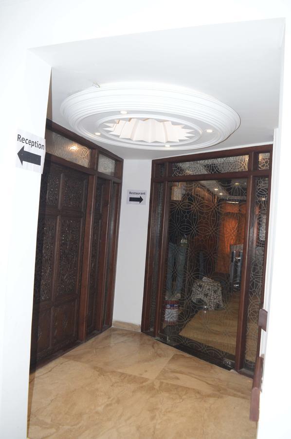 Standard Hotel And Resturant Srīnagar 外观 照片