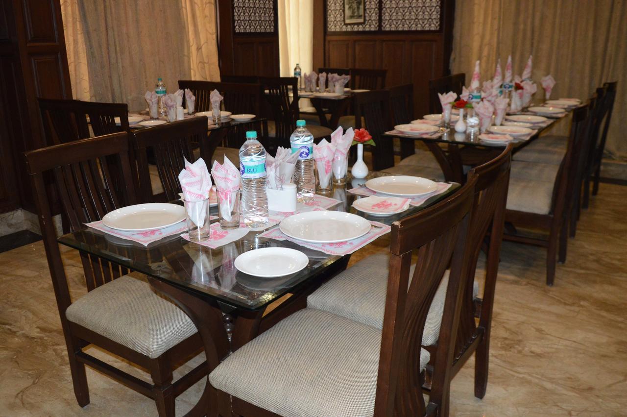 Standard Hotel And Resturant Srīnagar 外观 照片