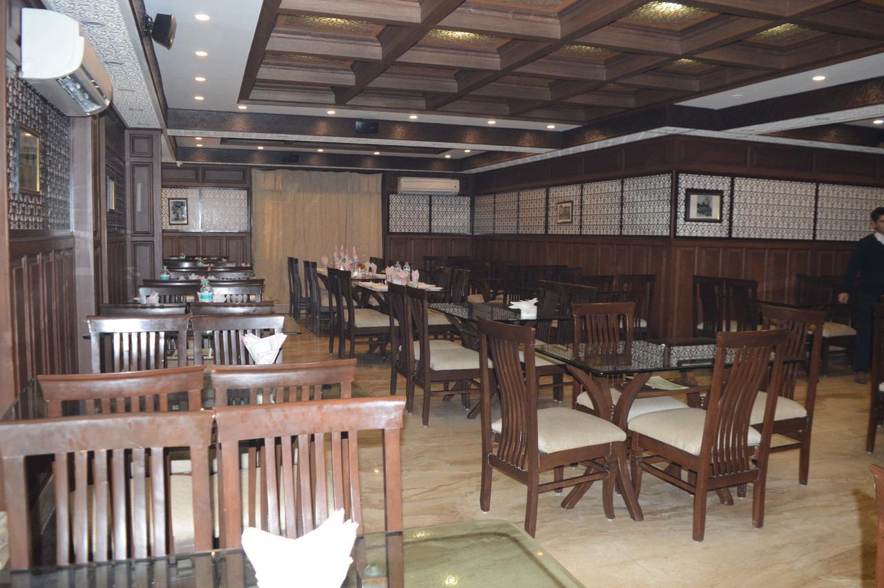 Standard Hotel And Resturant Srīnagar 外观 照片