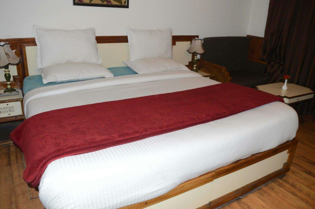Standard Hotel And Resturant Srīnagar 外观 照片