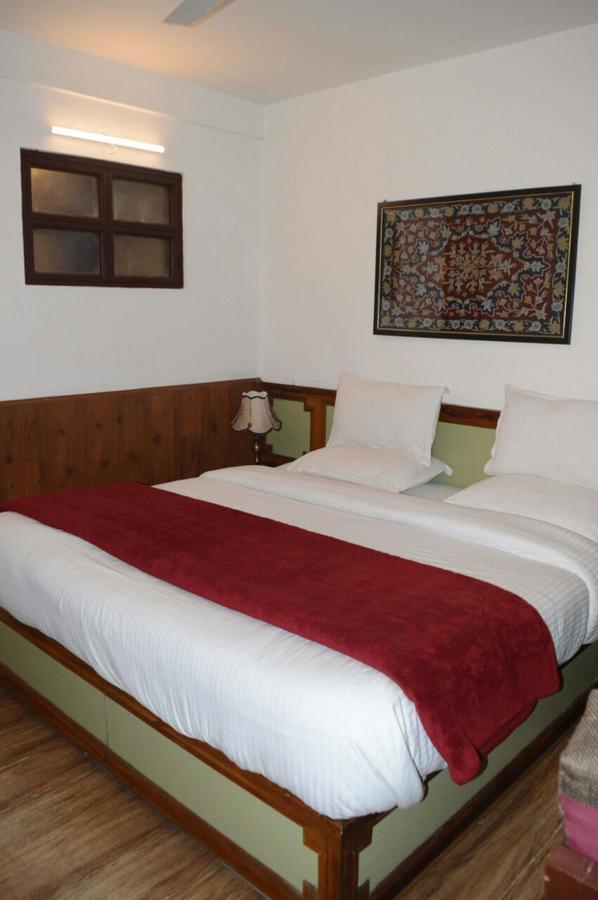 Standard Hotel And Resturant Srīnagar 外观 照片