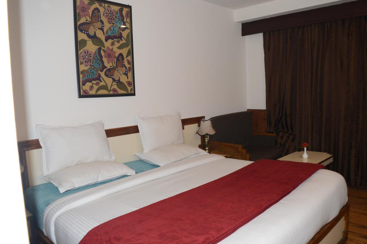 Standard Hotel And Resturant Srīnagar 外观 照片