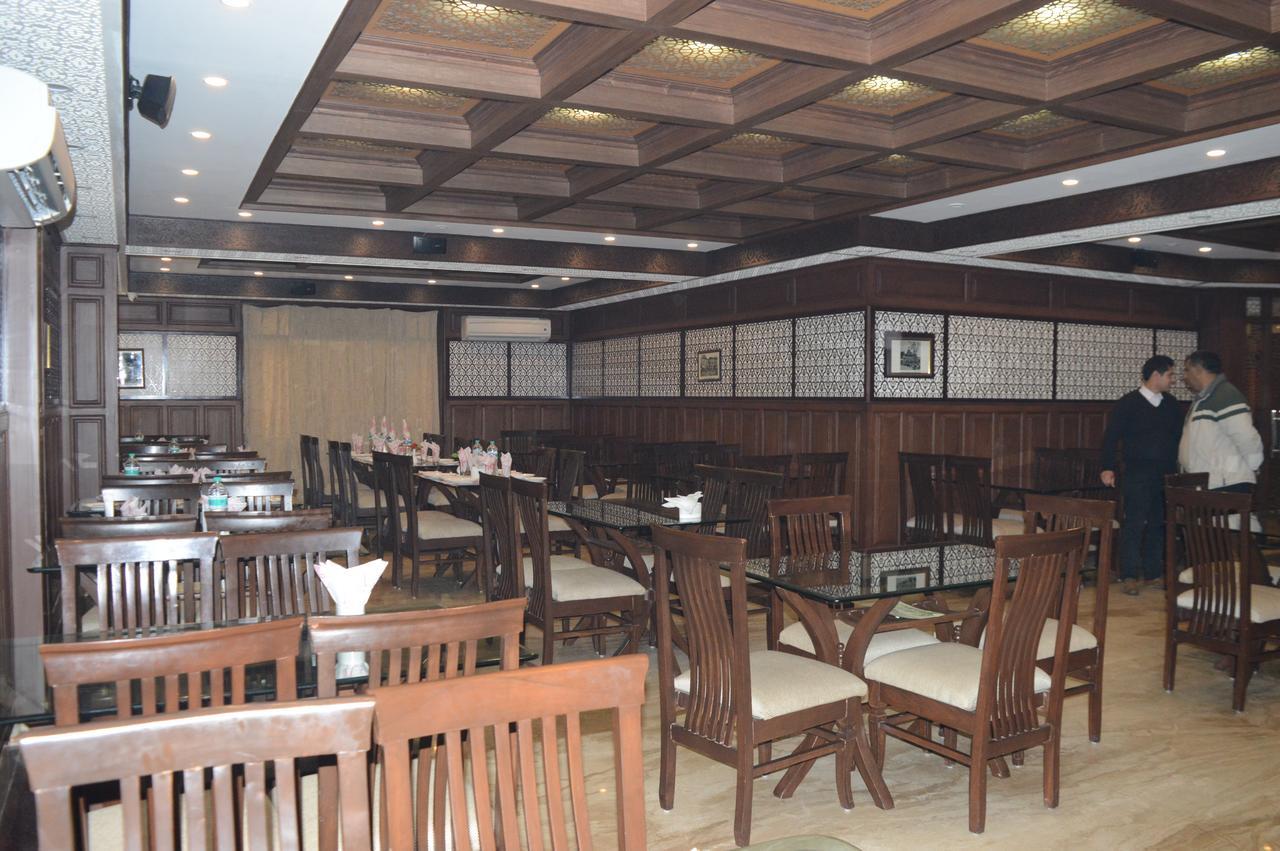 Standard Hotel And Resturant Srīnagar 外观 照片