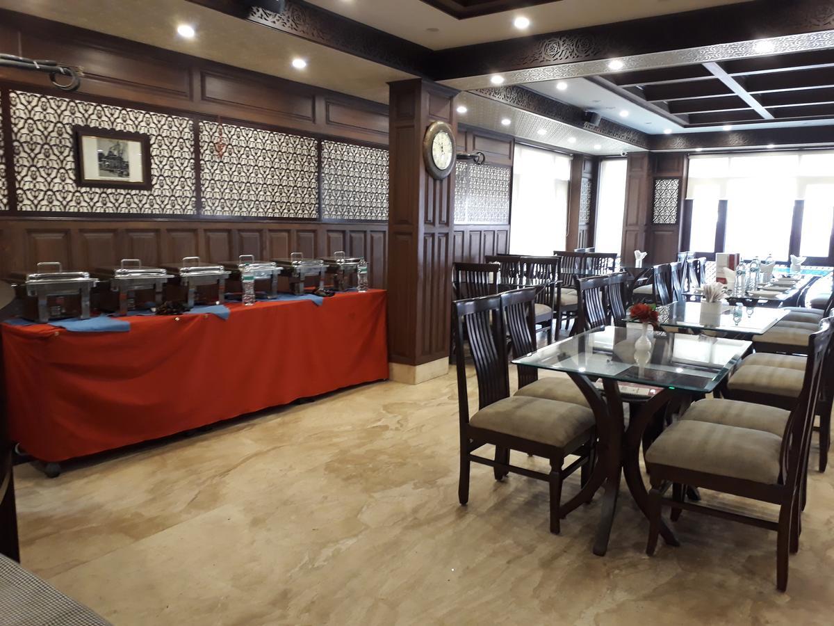 Standard Hotel And Resturant Srīnagar 外观 照片